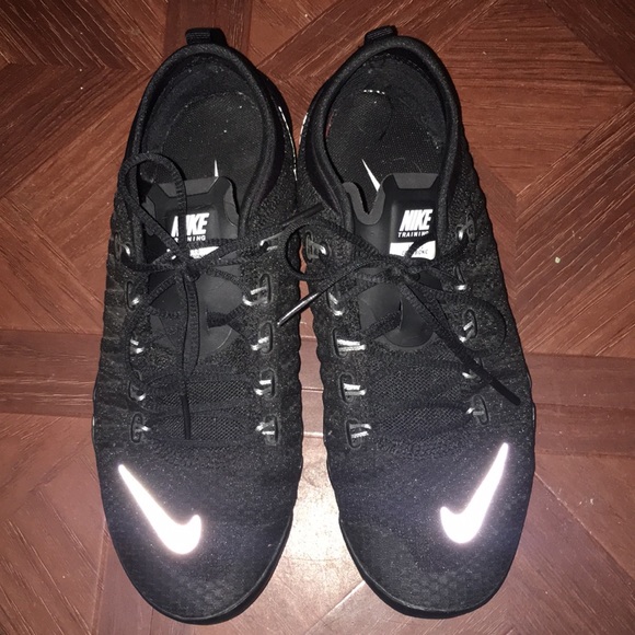 Nike - Picture 2 of 4